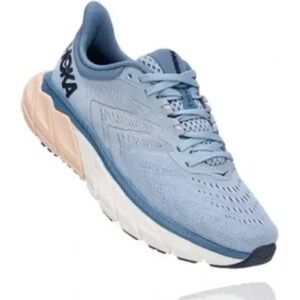 Women’s Arahi 5 Hoka’s US Size 7.5